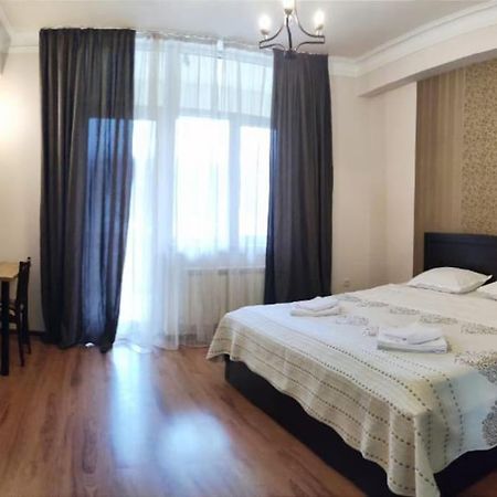 1 Bedroom Unit With Patio 第比利斯 外观 照片